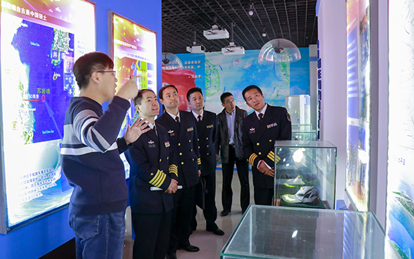 海军参谋部训练局局长郁忠到中国海洋大学调研国防生